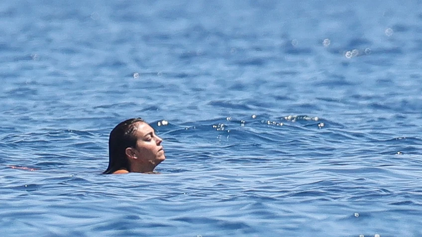 Georgina Rodríguez bañándose en el mar Georgina Rodríguez bañándose en el mar