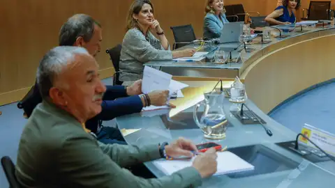 Gobierno y sindicatos reunidos en la Mesa de Diálogo Social para el Plan de Recuperación Gobierno y sindicatos reunidos en la Mesa de Diálogo Social para el Plan de Recuperación