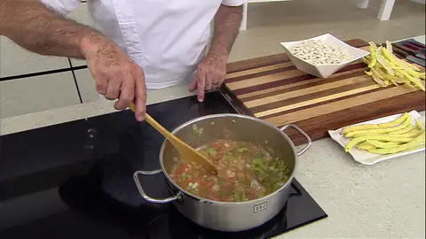 Agrega las verduras a la cazuela Agrega las verduras a la cazuela
