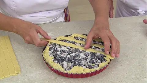 Coloca tiras entrecruzadas Coloca tiras entrecruzadas