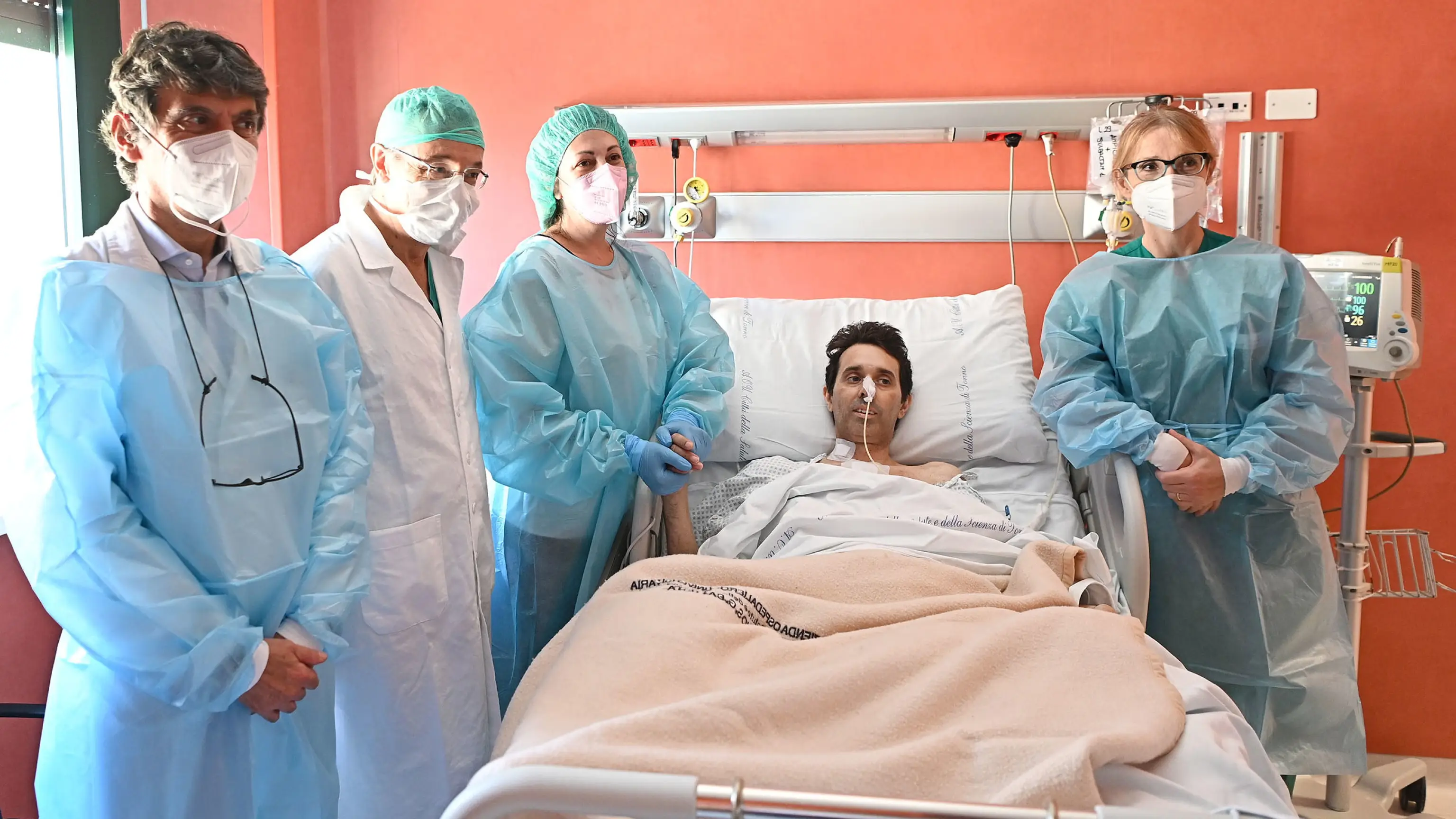 Un hombre a punto de morir se casa en la UCI y pocas horas despu&eacute;s llega un coraz&oacute;n compatible para el trasplante