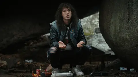 Joseph Quinn como Eddie Munson Joseph Quinn como Eddie Munson