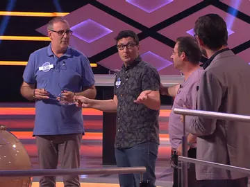 Vicente, a lo Raphael, inventa una canción en ‘¡Boom!’: “Nos llevamos el bote…” Vicente, a lo Raphael, inventa una canción en ‘¡Boom!’: “Nos llevamos el bote…”