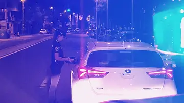 Denuncian a un conductor por conducir borracho y desnudo Denuncian a un conductor por conducir borracho y desnudo
