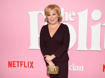 Bette Midler, acusada de tránsfoba tras su polémico tuit que recuerda al de J.K. Rowling Bette Midler, acusada de tránsfoba tras su polémico tuit que recuerda al de J.K. Rowling