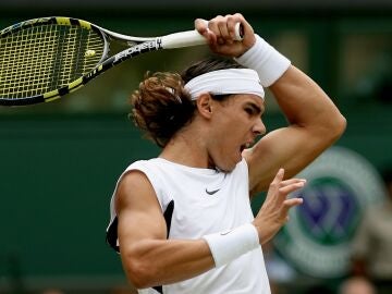 Rafael Nadal en el partido contra Roger Federer del Torneo de Wimbledon