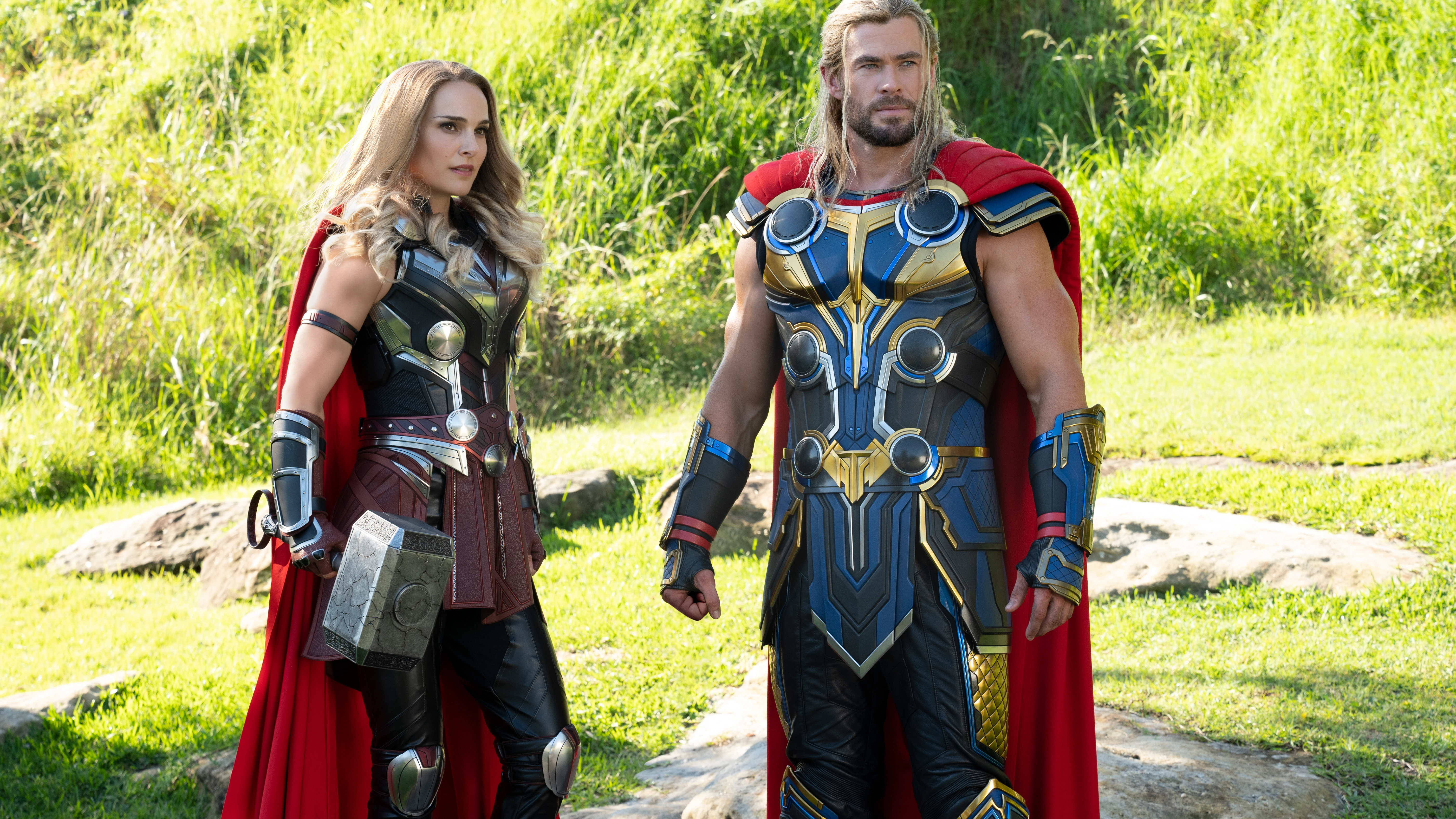 Natalie Portman y Chris Hemsworth en 'Thor: Love and Thunder' Natalie Portman y Chris Hemsworth en 'Thor: Love and Thunder'