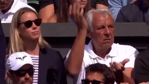 Sebastián Nadal pidiendo a su hijo que se retire Sebastián Nadal pidiendo a su hijo que se retire