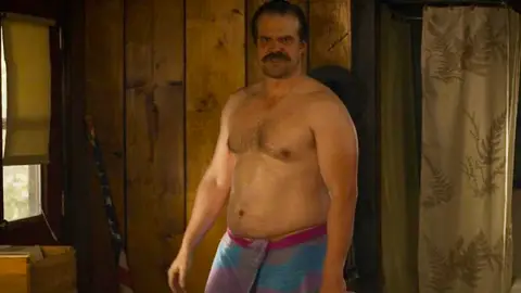 David Harbour como Jim Hopper en 'Stranger Things' David Harbour como Jim Hopper en 'Stranger Things'