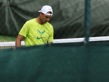Rafa Nadal durante el entrenamiento que ha realizado este jueves en Londres