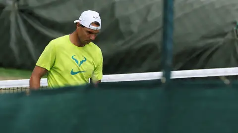 Rafa Nadal durante el entrenamiento que ha realizado este jueves en Londres Rafa Nadal durante el entrenamiento que ha realizado este jueves en Londres