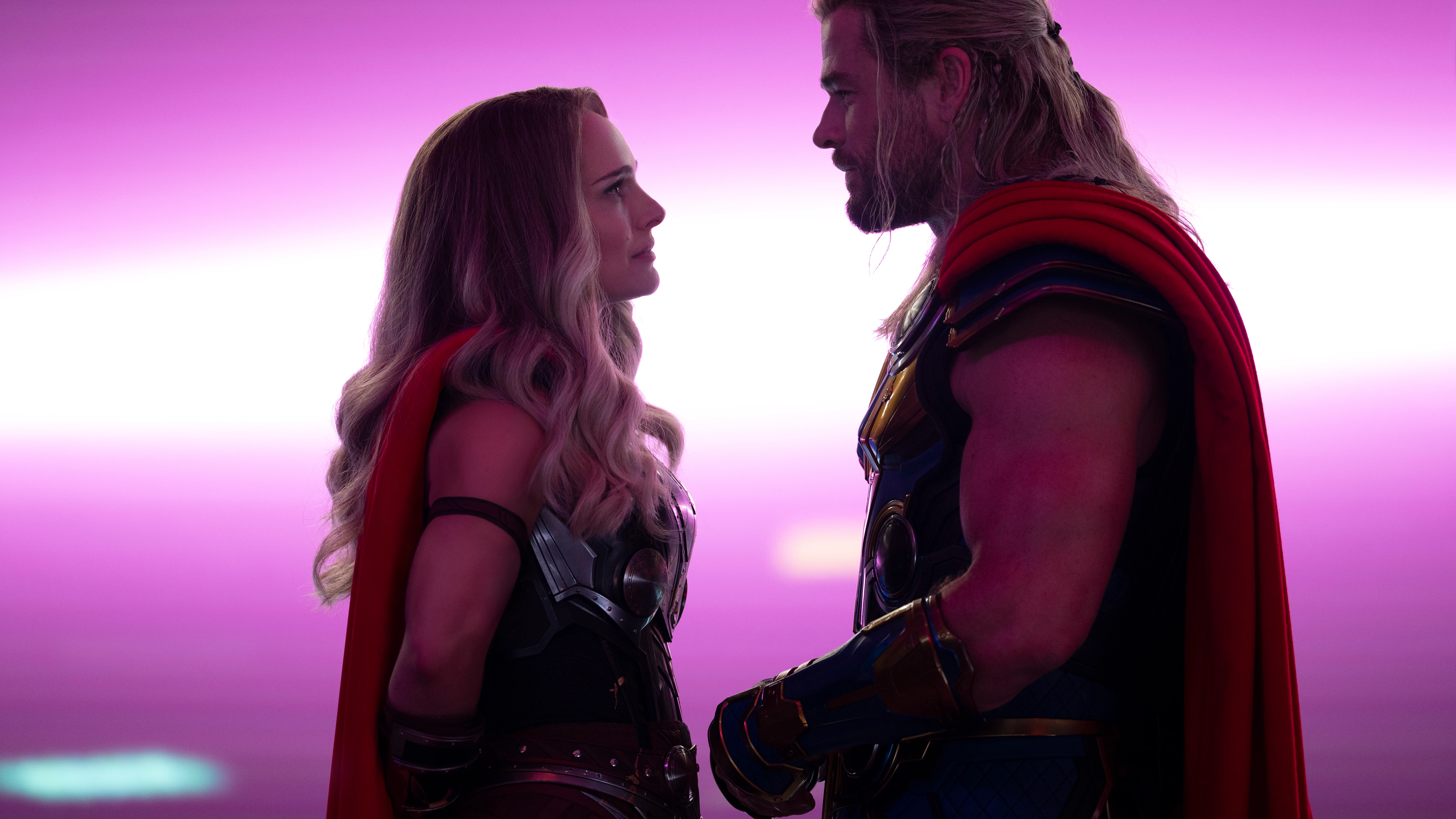 Natalie Portman y Chris Hemsworth en 'Thor: Love and Thunder' Natalie Portman y Chris Hemsworth en 'Thor: Love and Thunder'