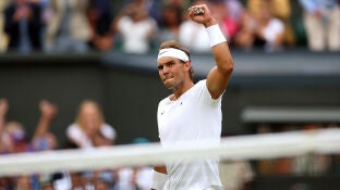 Rafa Nadal gana a Taylor Fritz en el partido de tenis del Campeonato de Wimbledon 2022