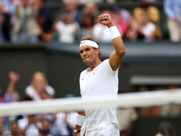 Rafa Nadal gana a Taylor Fritz en el partido de tenis del Campeonato de Wimbledon 2022
