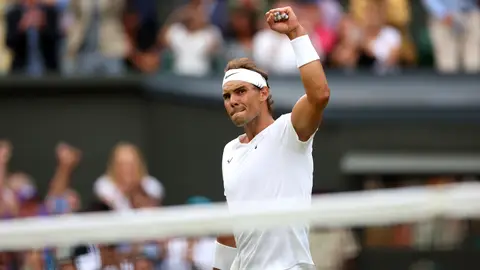 Rafa Nadal gana a Taylor Fritz en el partido de tenis del Campeonato de Wimbledon 2022 Rafa Nadal gana a Taylor Fritz en el partido de tenis del Campeonato de Wimbledon 2022