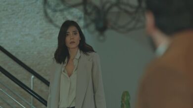 Aras desata su cólera contra Volkan ante la mirada de Asya