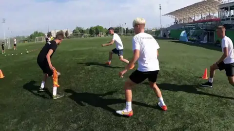Jugando a fútbol en Irpín en plena la invasión rusa Goles contra balas: el fútbol vuelve a Ucrania