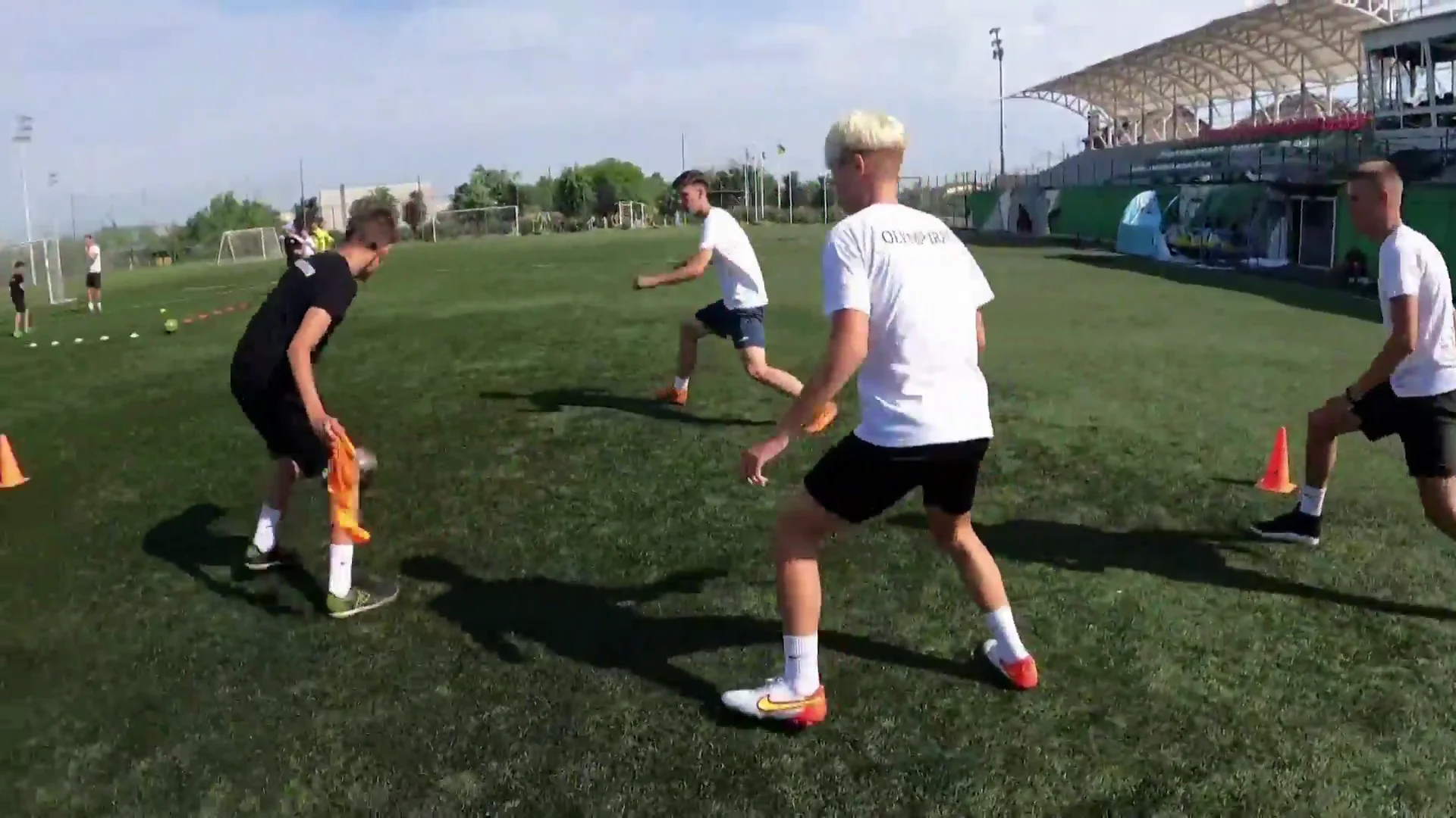 Goles contra balas: el f&uacute;tbol vuelve a Ucrania
