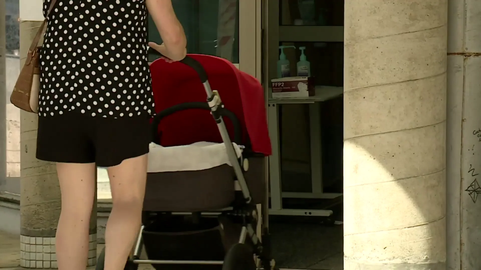 Un bebé recién nacido, uno de los afectados por las listas de espera de la Sanidad Pública Un bebé recién nacido, uno de los afectados por las listas de espera de la Sanidad Pública