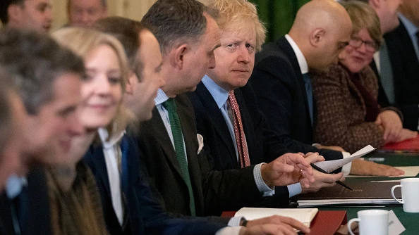 Boris Johnson con su comit&eacute;