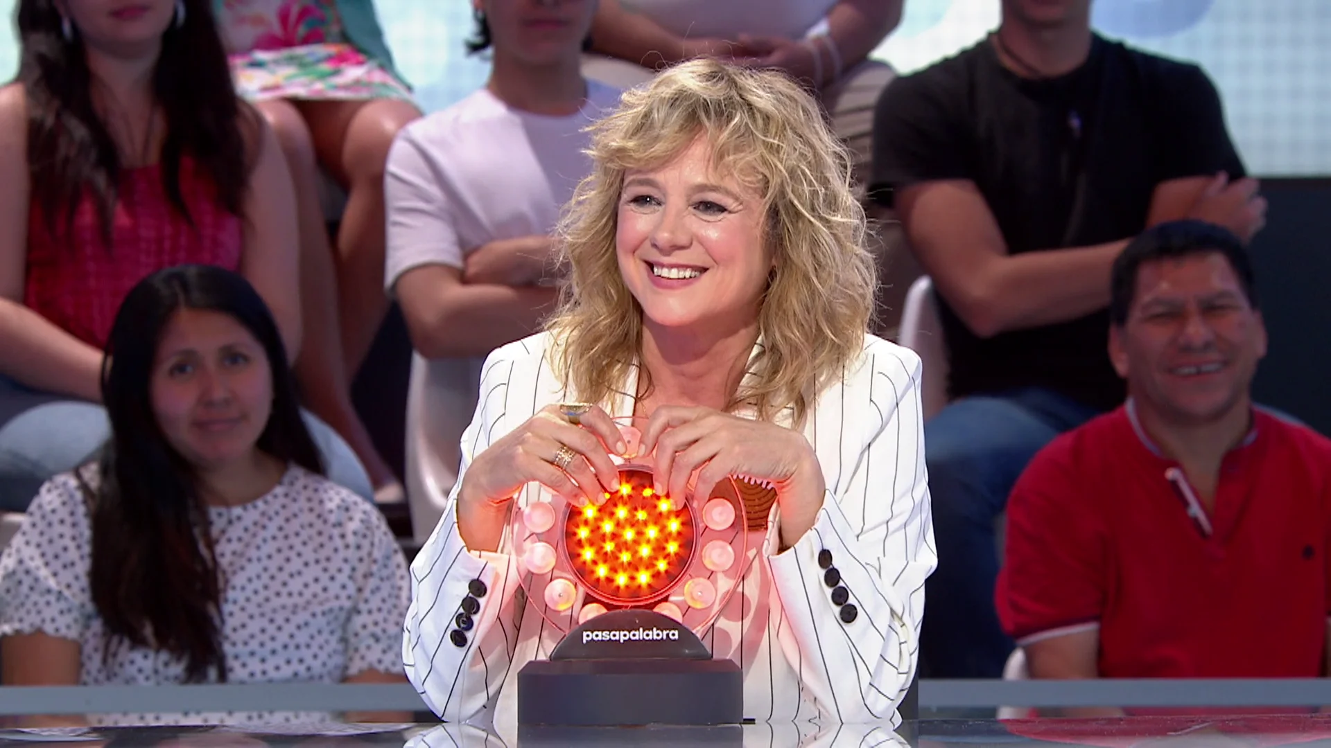 La respuesta de Emma Suárez que hace alucinar a Roberto Leal: “Esto ya queda para la historia de ‘Pasapalabra’”