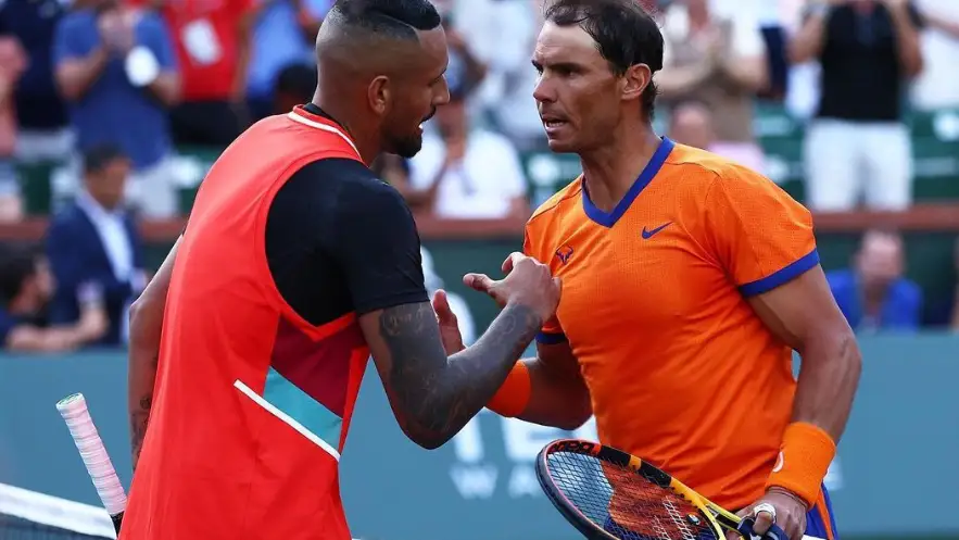 Nick Kyrgios y Rafa Nadal se dan la mano tras un partido