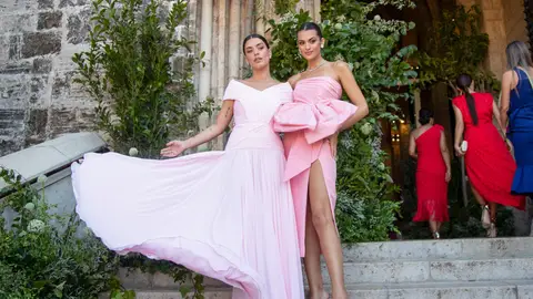 Dulceida y Marta Lozano de rosa y en la boda de Teresa Andrés Dulceida y Marta Lozano de rosa y en la boda de Teresa Andrés