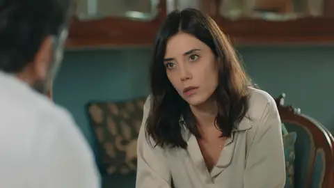 ¡Asya descubre las cámaras que puso Volkan en su casa para espiarla! ¡Asya descubre las cámaras que puso Volkan en su casa para espiarla!