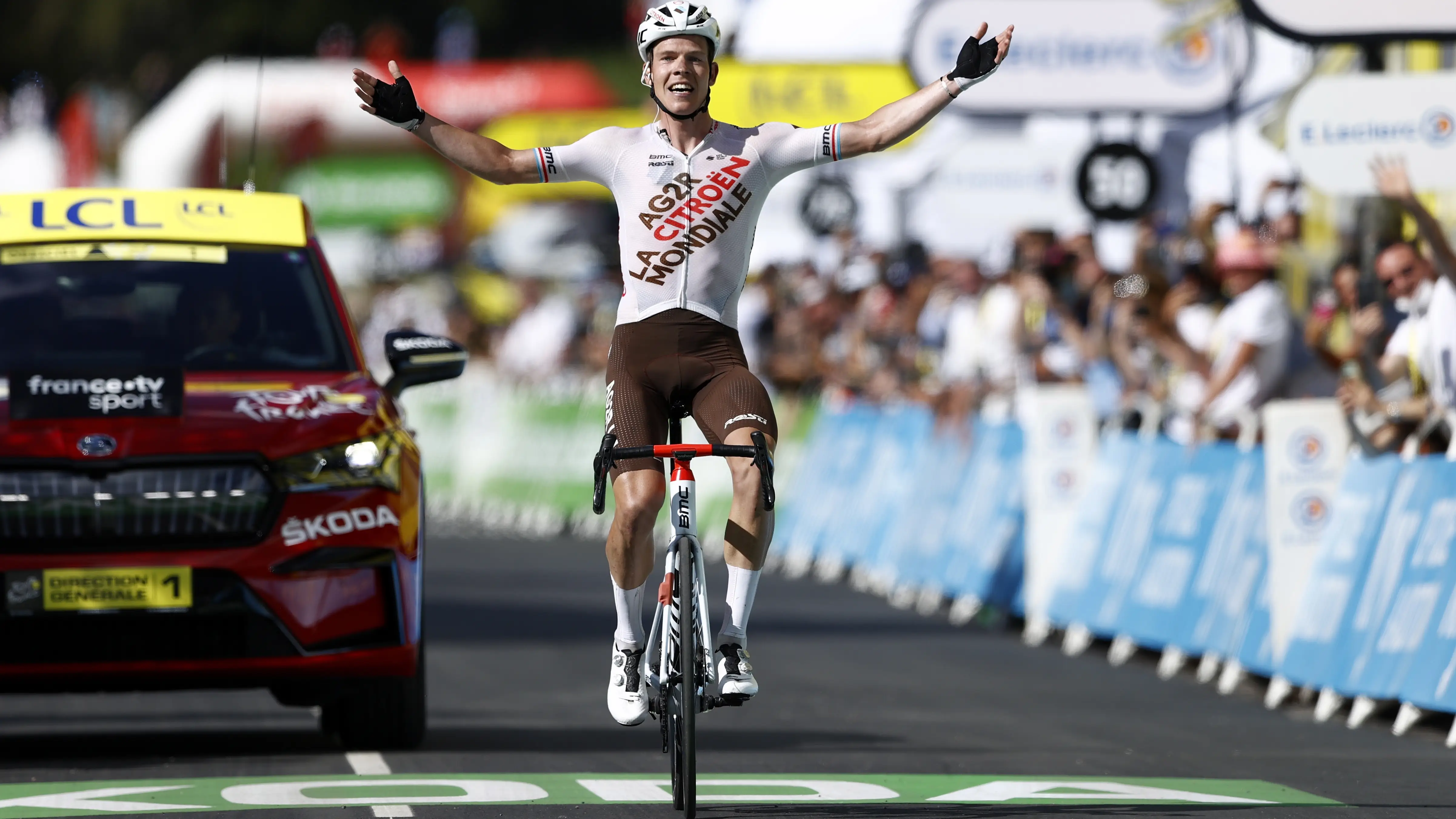 Jungels se exhibe poniendo la guinda a una escapada en solitario de 60 km y Pogacar mantiene el liderato