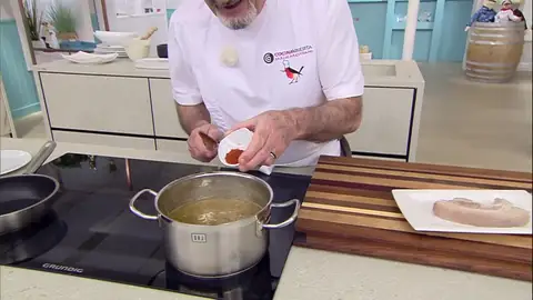 Agrega el pimentón Agrega el pimentón