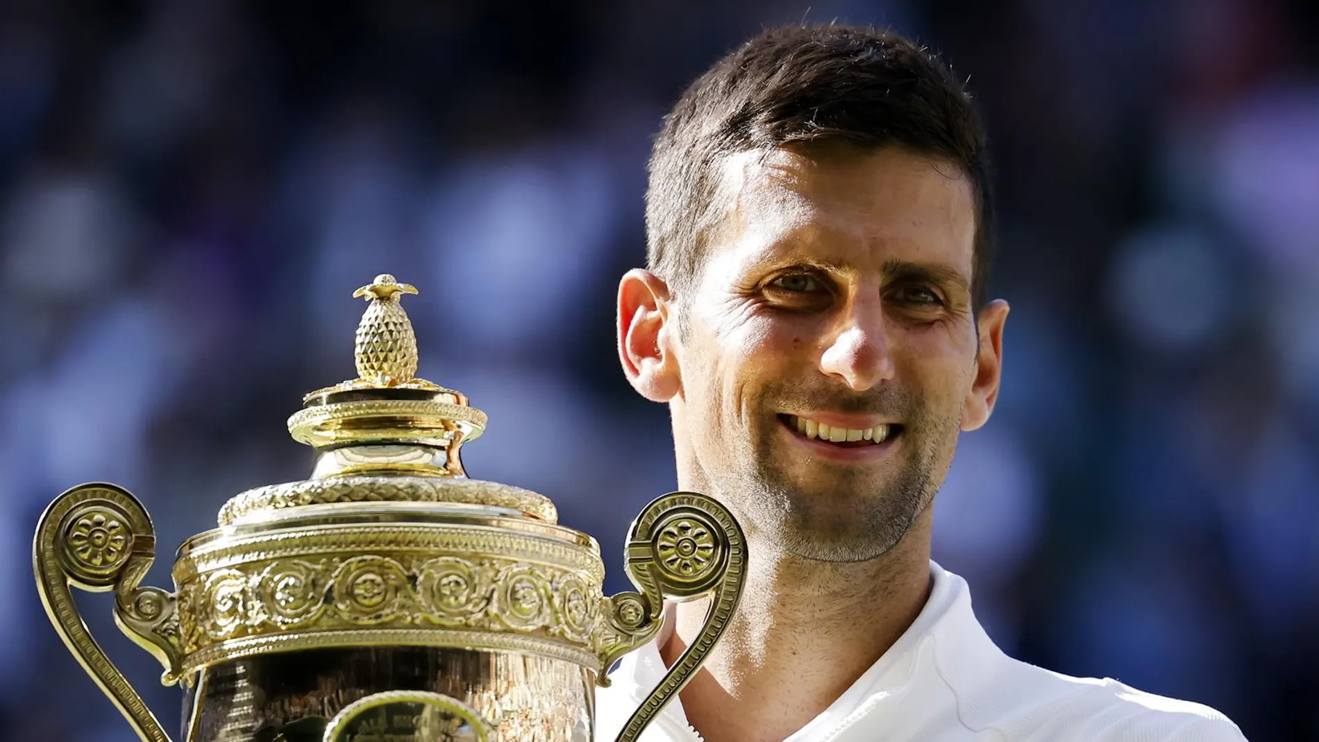 Djokovic, con el trofeo de Wimbledon