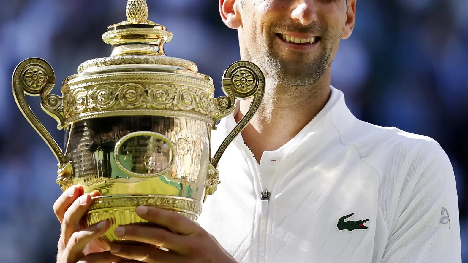 Djokovic, con el trofeo de Wimbledon Djokovic, con el trofeo de Wimbledon
