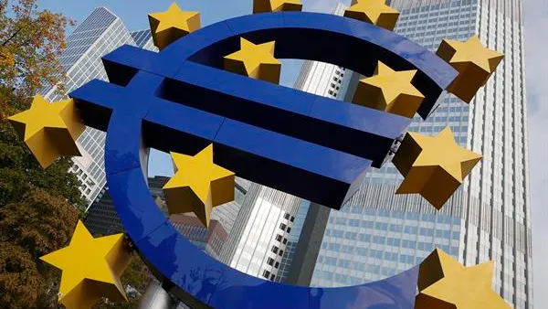 La escultura gigante del euro en Fr&aacute;ncfort