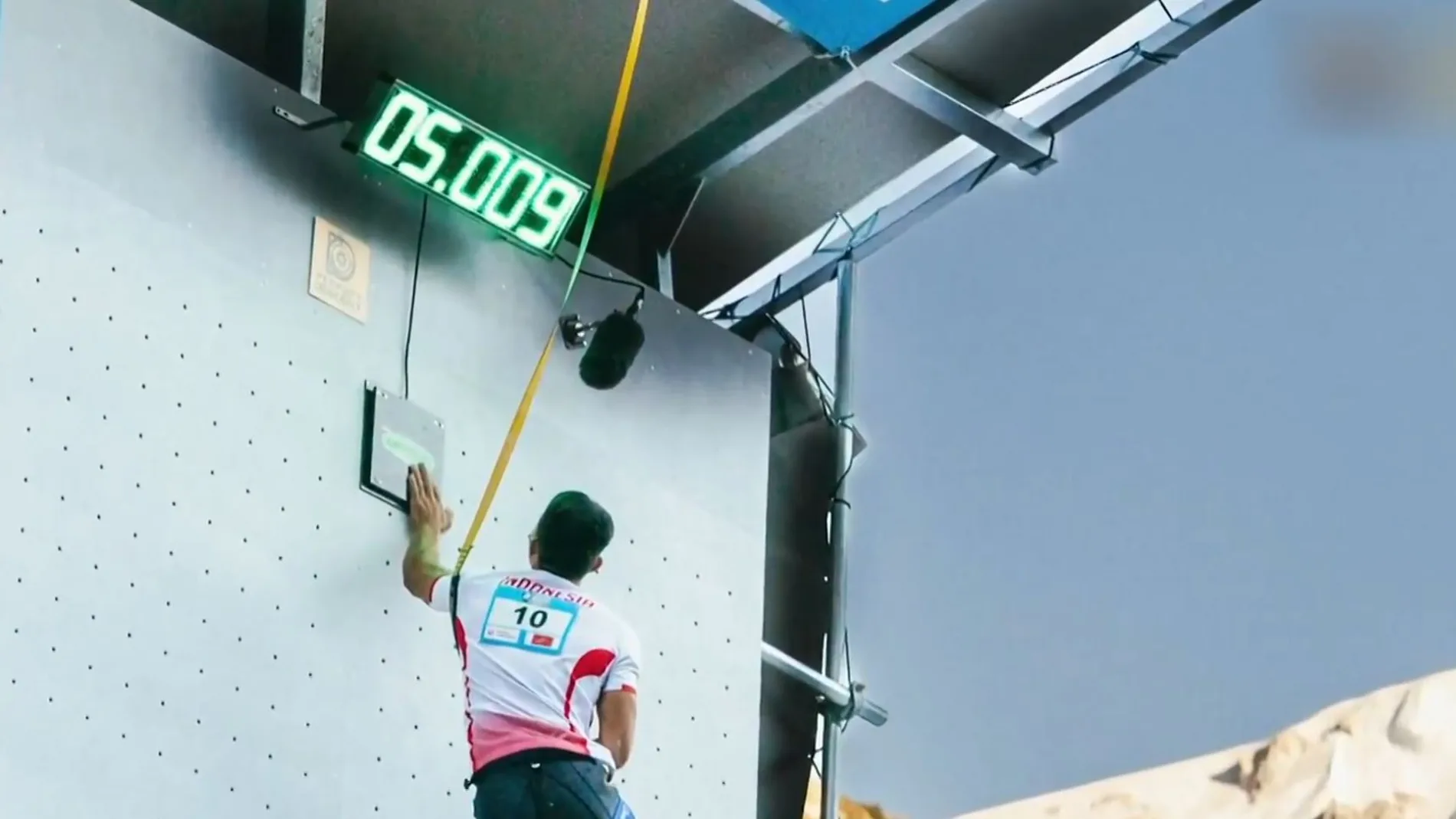 Kiromal Katibin, récord del mundo en velocidad en escalada