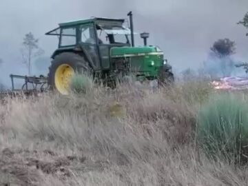 Alcaldesa de Figueruela de Abajo con el tractor