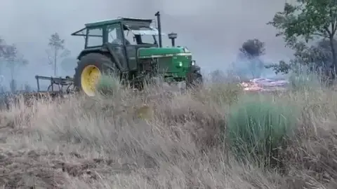 Alcaldesa de Figueruela de Abajo con el tractor Alcaldesa de Figueruela de Abajo con el tractor