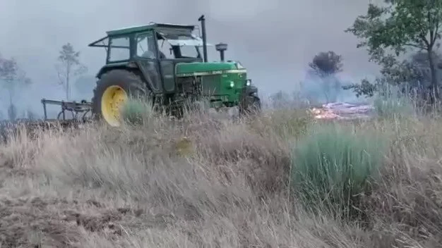 Alcaldesa de Figueruela de Abajo con el tractor