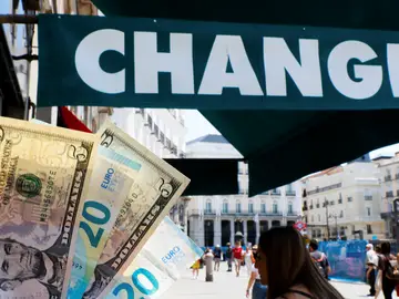 Billetes en euros y en dólares Billetes en euros y en dólares