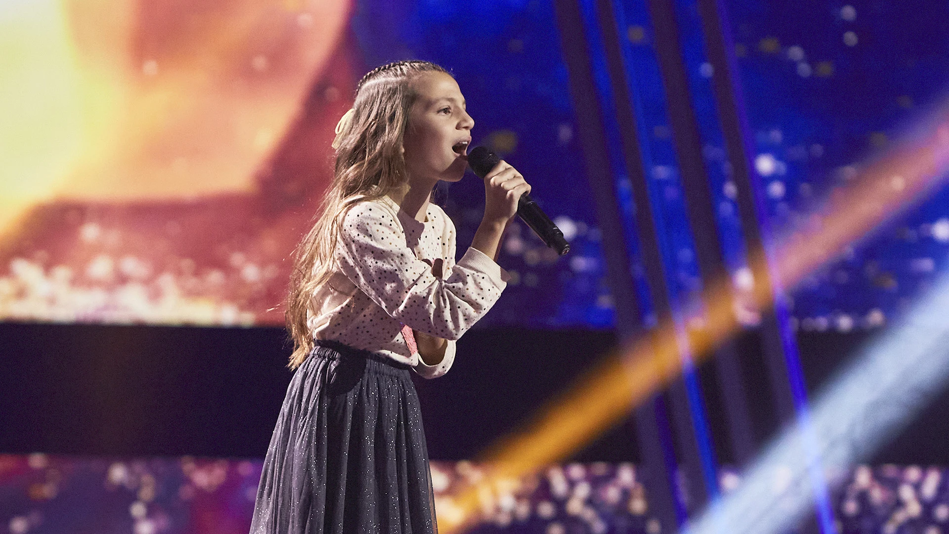 Marcella Mrvaljevich nos enternece con un tema de Birdy en la Semifinal Marcella Mrvaljevich nos enternece con un tema de Birdy en la Semifinal