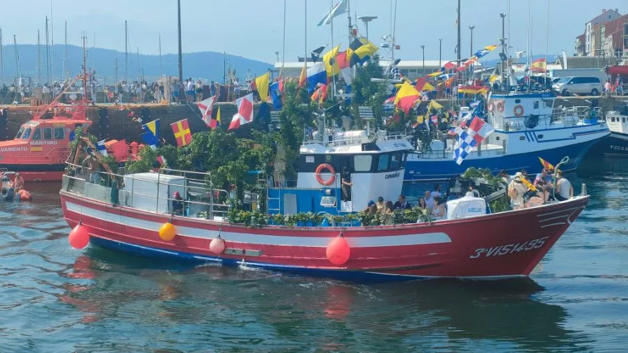 Camari&ntilde;as celebra su tradicional y vistosa procesi&oacute;n del D&iacute;a del Carmen