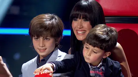 La petición más dulce de la historia de ’La Voz Kids’: Emilio y su hermano pequeño 'derriten' el corazón de Aitana La petición más dulce de la historia de ’La Voz Kids’: Emilio y su hermano pequeño 'derriten' el corazón de Aitana
