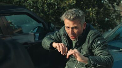 ¡Nader, el padre de Ipek, apuñala a Melih! 