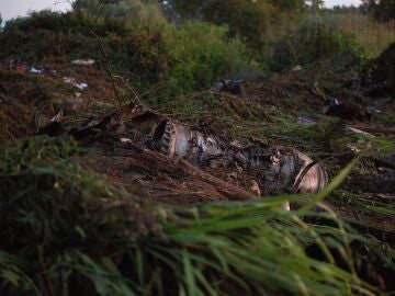 Restos del avión de cargo ucraniano estrellado en Grecia