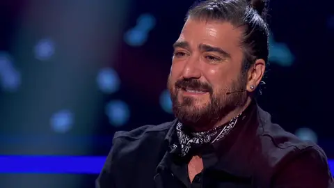 Antonio Orozco revela emocionado el significado de 'Entre sobras y sobras me faltas' en los Asaltos de 'La Voz Kids' Antonio Orozco revela emocionado el significado de 'Entre sobras y sobras me faltas' en los Asaltos de 'La Voz Kids'