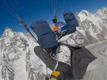 Horacio Llorens, el español que busca hacer historia al intentar ascender el K2 en parapente