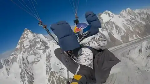 Horacio Llorens, el español que busca hacer historia al intentar ascender el K2 en parapente Horacio Llorens, el español que busca hacer historia al intentar ascender el K2 en parapente
