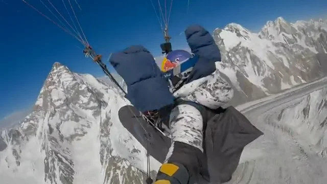 Horacio Llorens, el español que busca hacer historia al intentar ascender el K2 en parapente Horacio Llorens, el español que busca hacer historia al intentar ascender el K2 en parapente