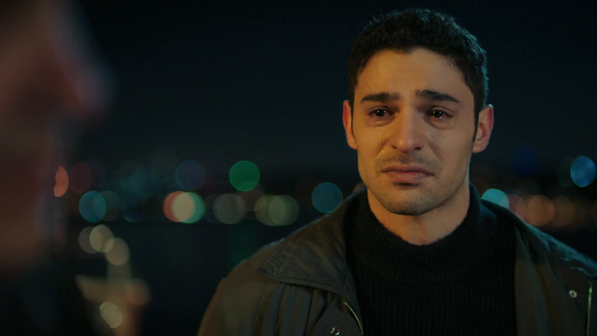 Giro inesperado en 'Hermanos': ¡Orhan le cuenta a Kadir que Ömer es adoptado! 