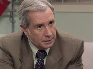 Fran, Fausto y Carmen se conjuran tras conocer los planes de Uriarte para llevar a Garlo a la ruina Fran, Fausto y Carmen se conjuran tras conocer los planes de Uriarte para llevar a Garlo a la ruina