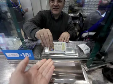 Euromillones cambiará la forma de repartir los 230 millones de euros si nadie lo gana hasta el viernes Euromillones cambiará la forma de repartir los 230 millones de euros si nadie lo gana hasta el viernes